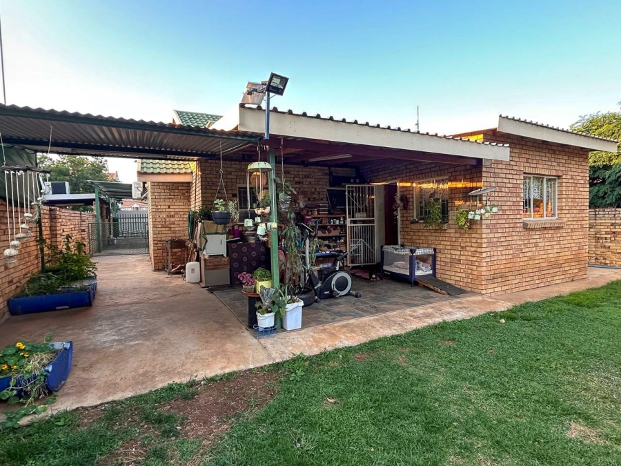 2 Bedroom Property for Sale in Kannoniers Park North West